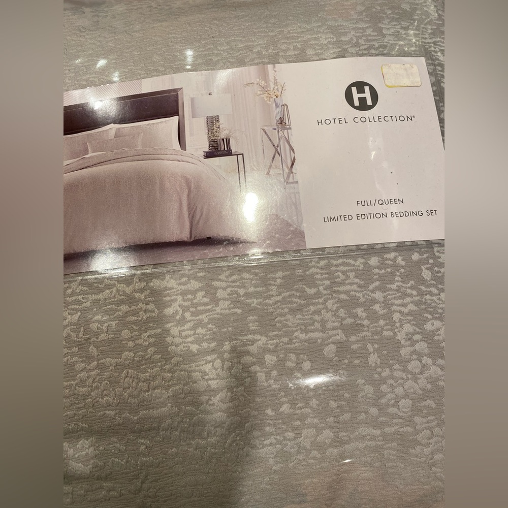Hotel Collection Pebble Torrent Bedding 4 Piece Set, Full/Queen, silver
